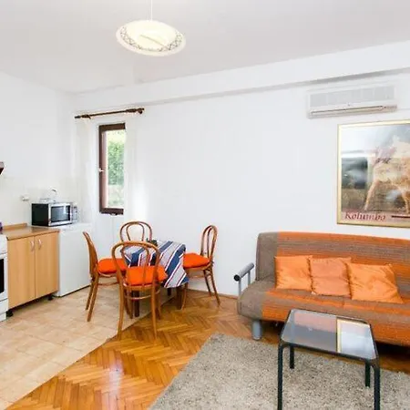 Harlekin - One Bedroom With Terrace A דירה